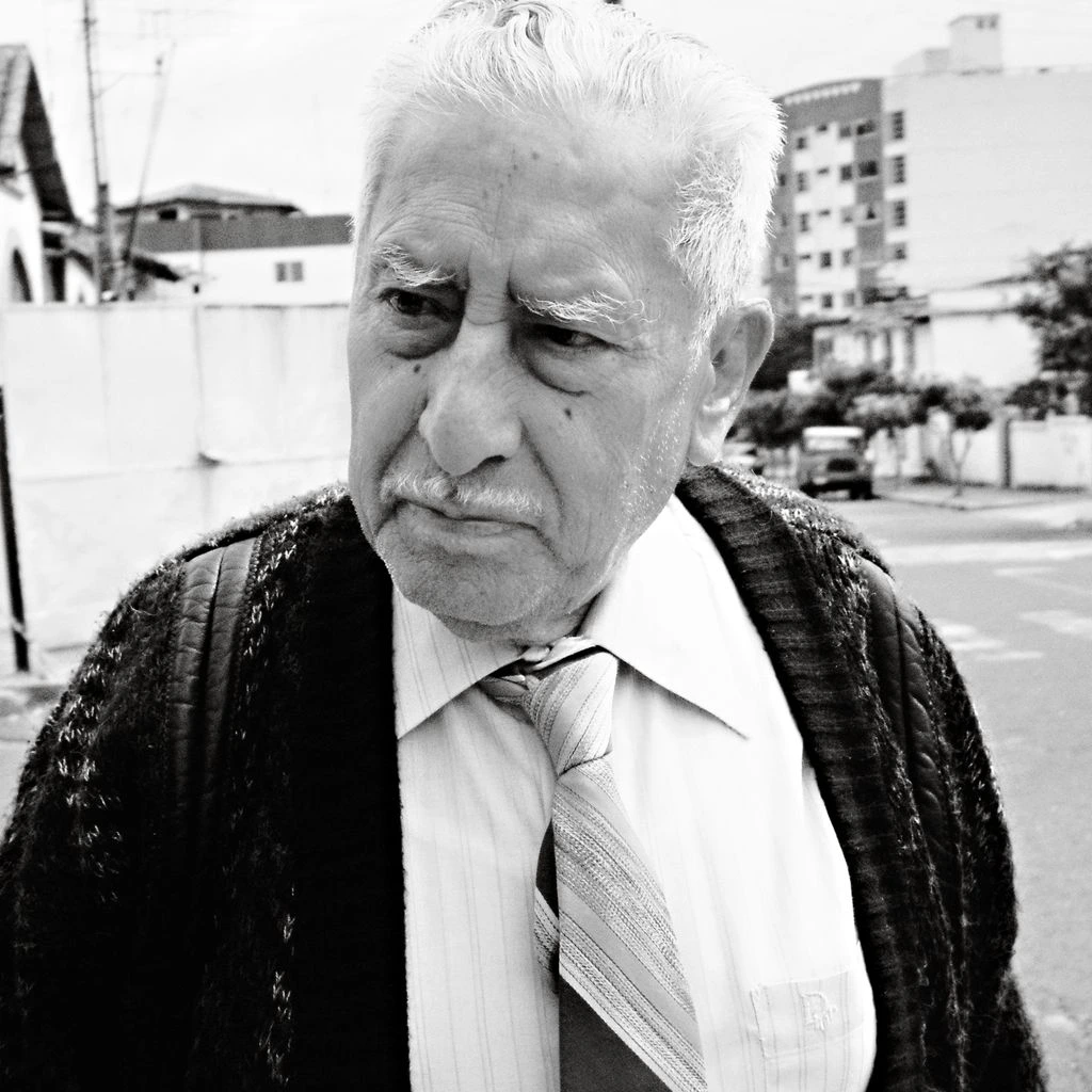 Retrato editorial de Andrés, en reconversión profesional